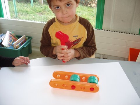 Jeux de construction (matériel Le petit ingénieur)